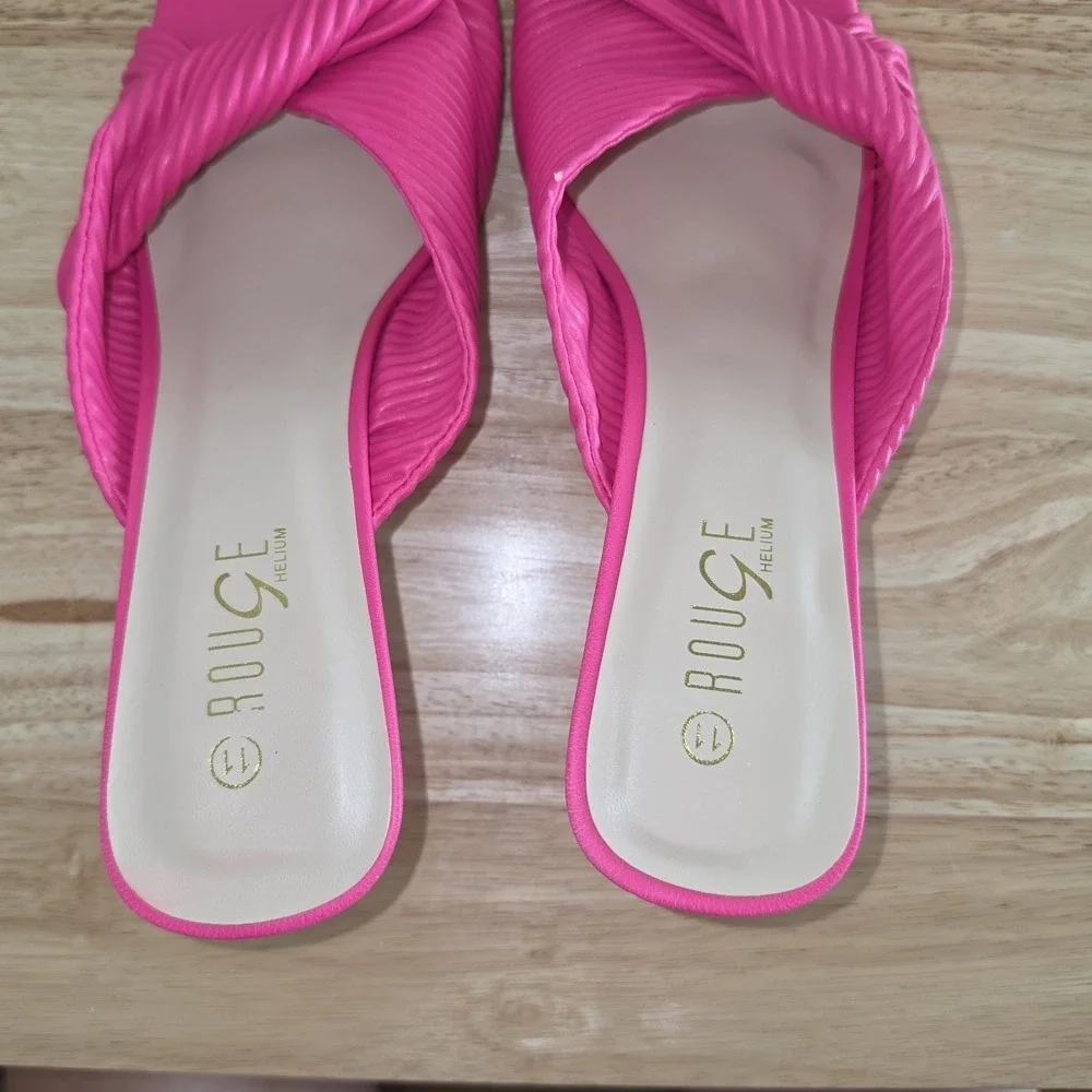 NEW IN BAG Rouge Helium Women's Hot Pink Kitten Heel Sandals Size 11